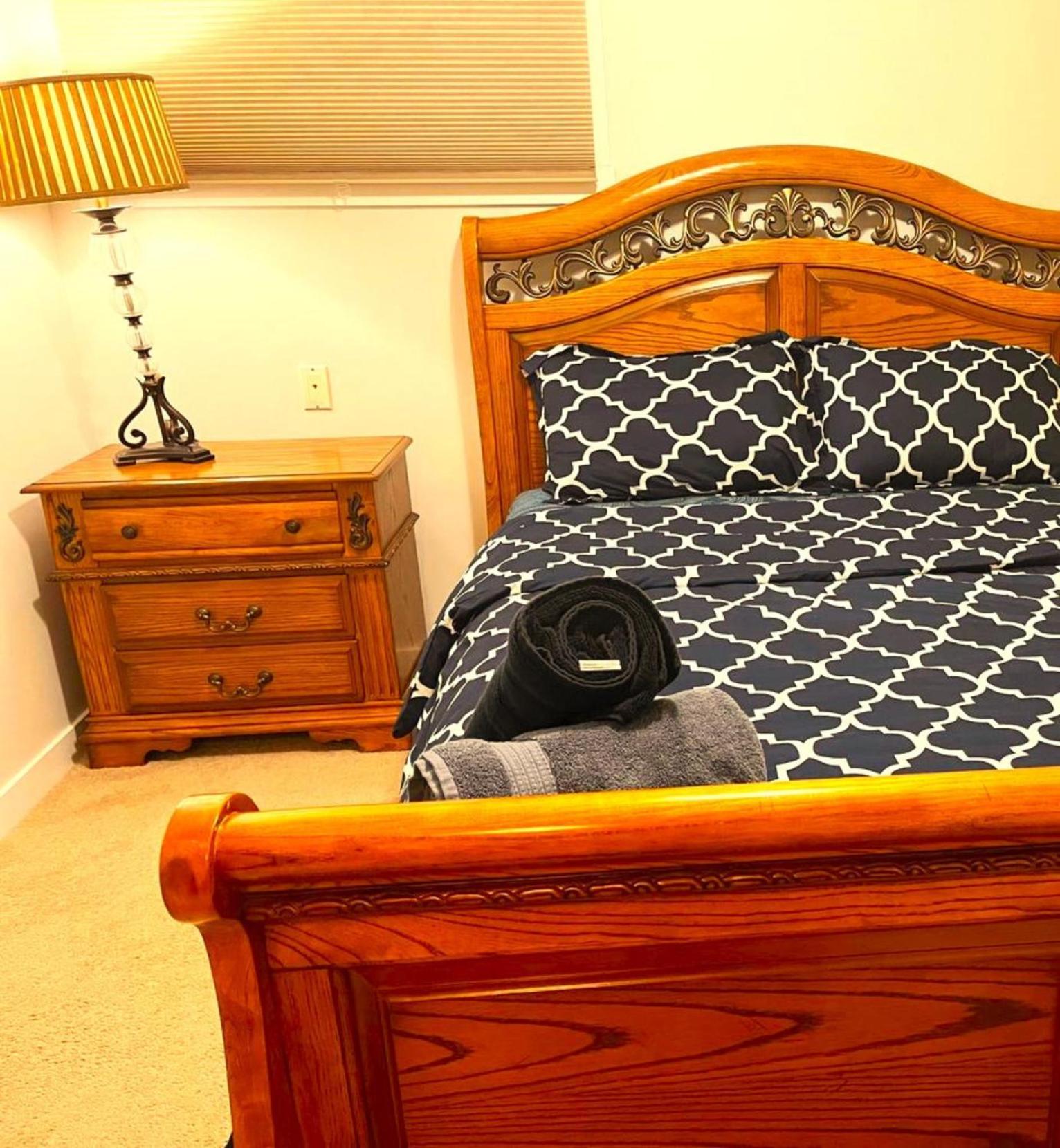 Lovely Comfy Home Private Bath In Central YYC Dış mekan fotoğraf